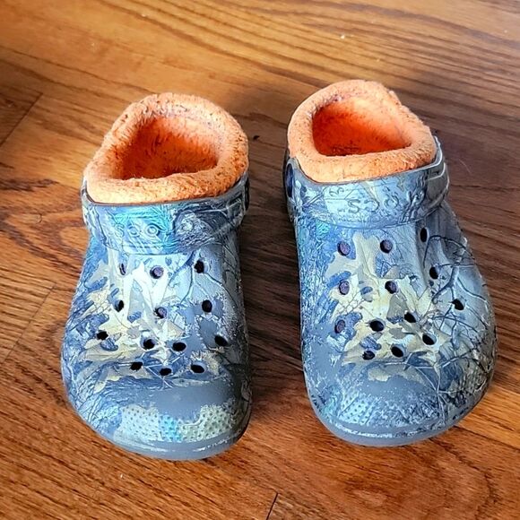 Boys crocks size 10-11 - Picture 1 of 4